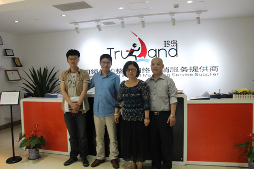 虹口區(qū)科委會(huì)兼文創(chuàng)辦領(lǐng)導(dǎo)前來珍島營銷總部視察