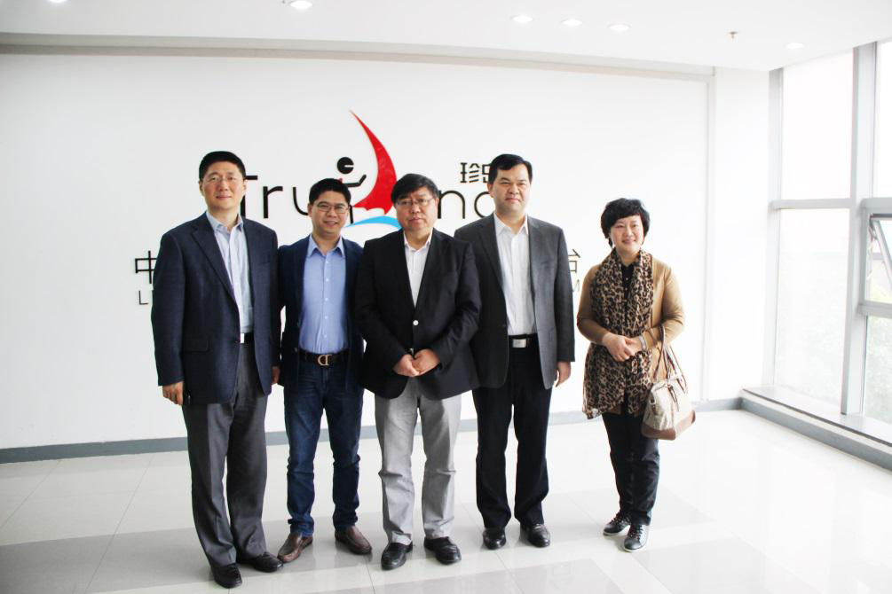 國(guó)家工商總局廣告司司長(zhǎng)張國(guó)華考察無(wú)錫珍島