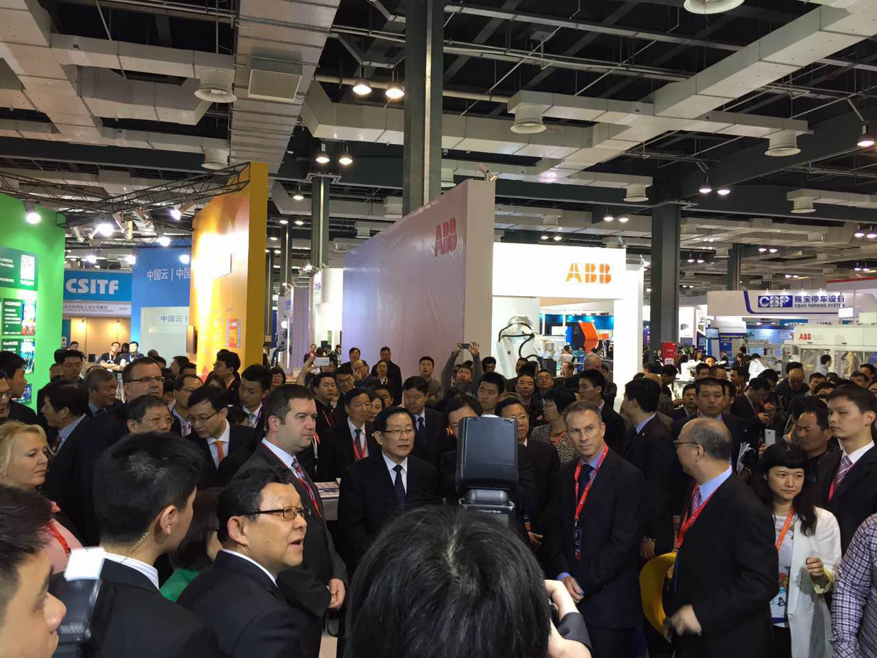 谷歌領(lǐng)導(dǎo)為科技部部長講解