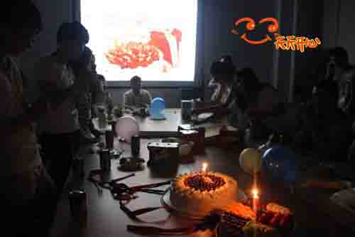 珍島6月壽星們共享生日蛋糕