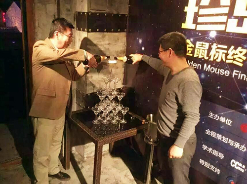 啟動香檳塔祝酒儀式